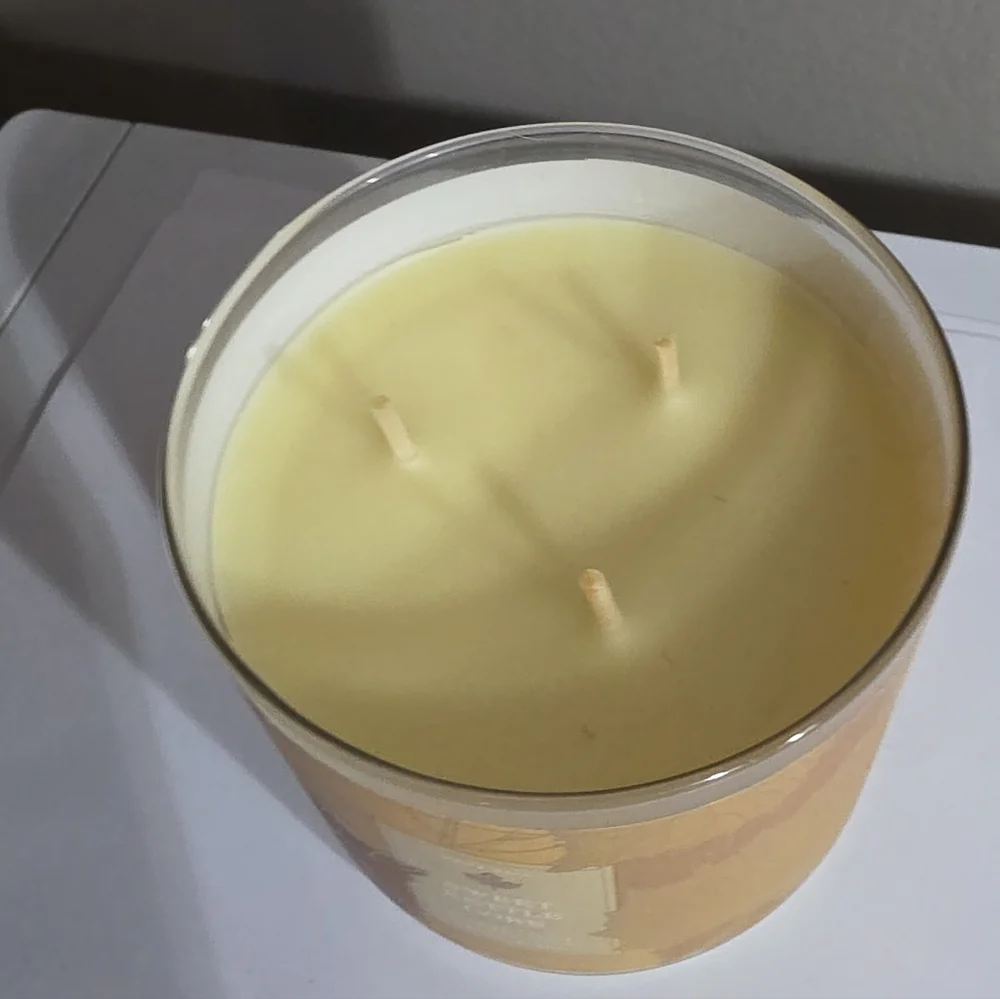 BATH AND BODY WORKS SWEET KETTLE CORN 3 WICK CANDLE- DISCONTINUED